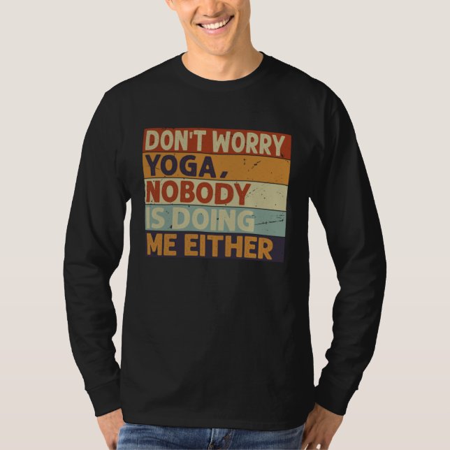 Camiseta Don t Worry Yoga  Nobody Is Doing Me Either    5 (Frente)