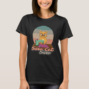 Camiseta Dona de Gato Costurando Roupas de Gatinho