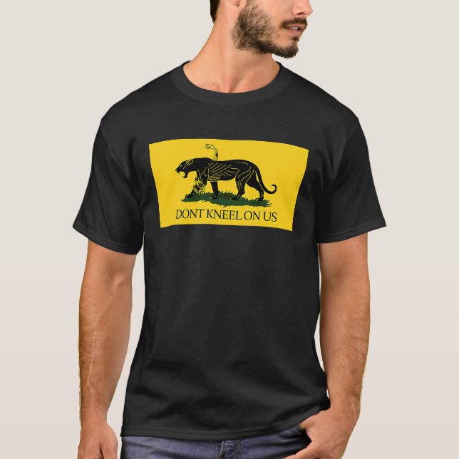 Camiseta DONA KNEEL SOBRE NÓS Gadsden Flag Cobra (Frente)