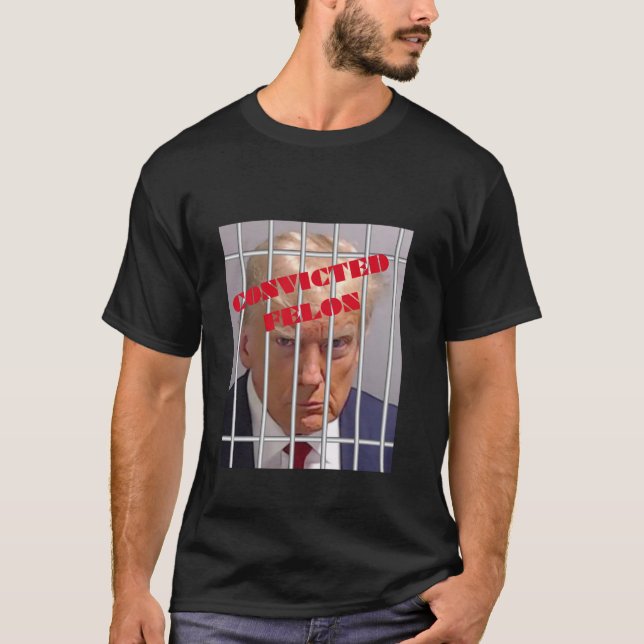 Camiseta Donald Trump Condenou Felon Por Trás De Bares Long (Frente)