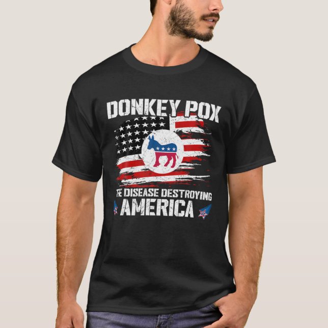 Camiseta Donkey Pox Doença Destruindo Bandeira Americana (Frente)