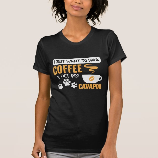 Camiseta Dono de Cachorro Cavapoo Bean Bean Drinker (Frente)