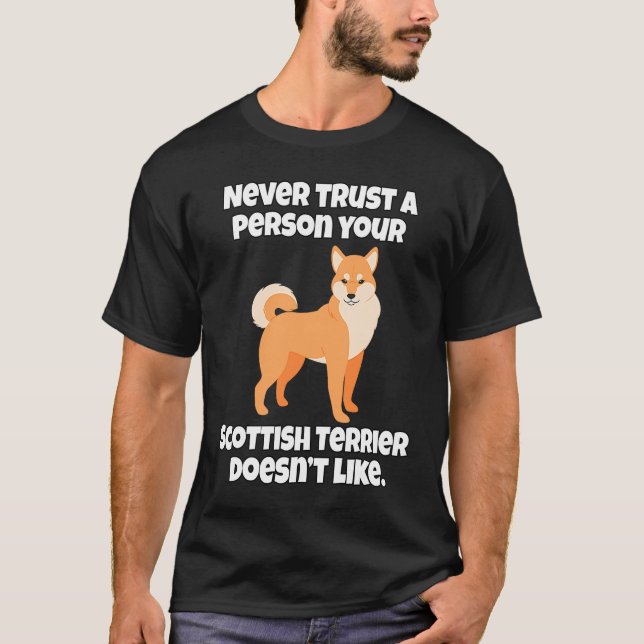 Camiseta Dono de Shiba Inu Nunca Confie em uma Pessoa Seu S (Frente)