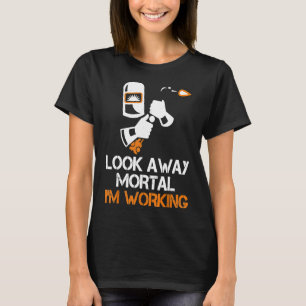 Camiseta Dons do soldador olham longe da Mortal. Estou trab
