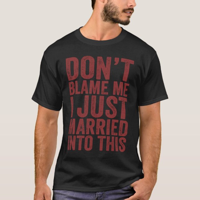 Camiseta Don't Blame Me I Just Married into This  Sarcastic (Frente)