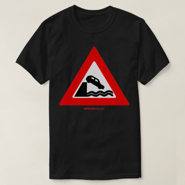 Camiseta Don't drive your car into the water funny road sig (Frente do Design)