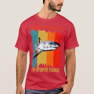 Camiseta Dont Follow Me I Do Stupid Things Retro Shark Fish