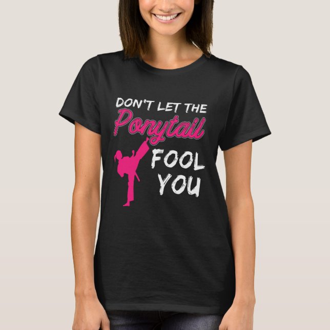 Camiseta Don't Let The Ponytail Fool You Funny Women And Gi (Frente)