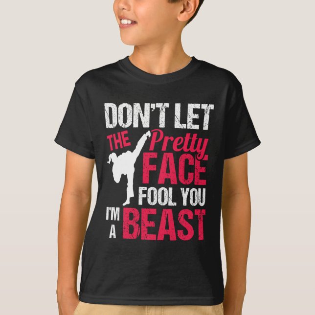 Camiseta Dont Let The Pretty Face Fool You Im Beast Karate  (Frente)