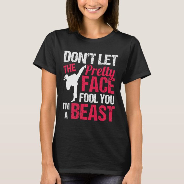 Camiseta Dont Let The Pretty Face Fool You Im Beast Karate  (Frente)