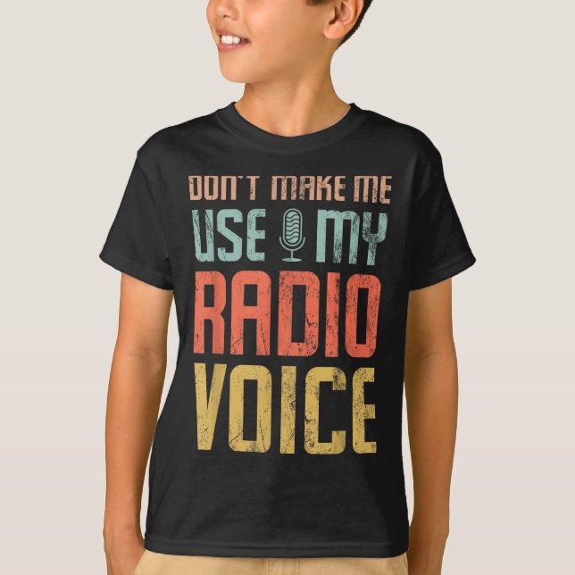 Camiseta Don't Make Me Use My Radio Voice Funny Quote Retro (Frente)