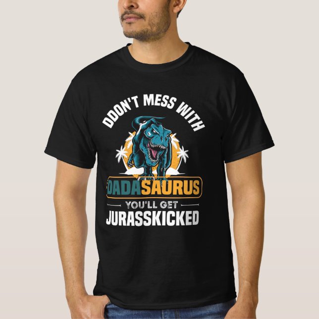 Camiseta Don't Mess With Dadasaurus You'll Get Jurasskicked (Frente)