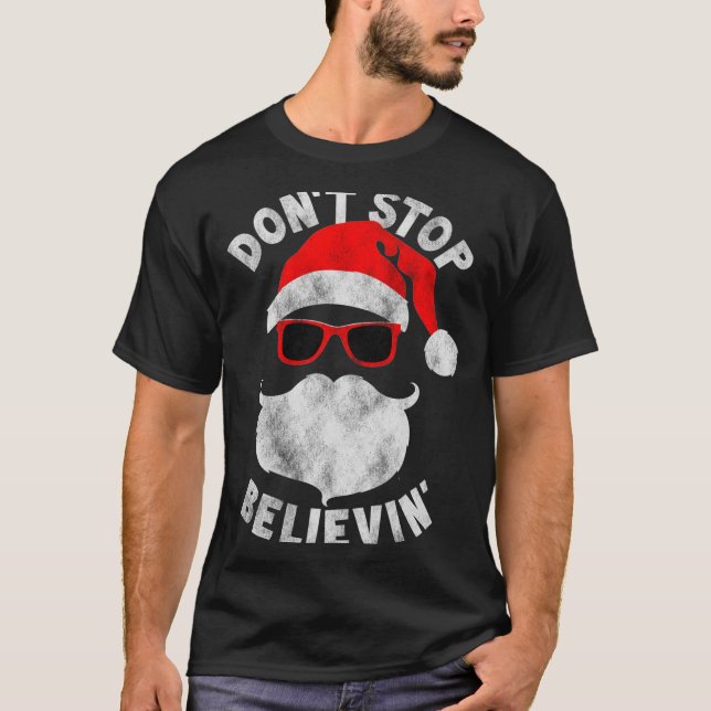 Camiseta Don't Stop Believing Shades Santa Christmas Tee Lo (Frente)