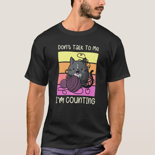 Camiseta Don't Talk to Me I'm Counting - Crafts Crochet Kni (Frente)