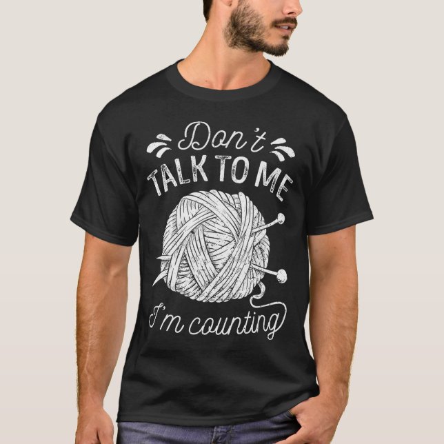 Camiseta Don't Talk To Me I'm Counting Knitting Lover Funny (Frente)