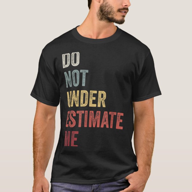 Camiseta Don't Underestimate Me Funny Quote Gift  (Frente)