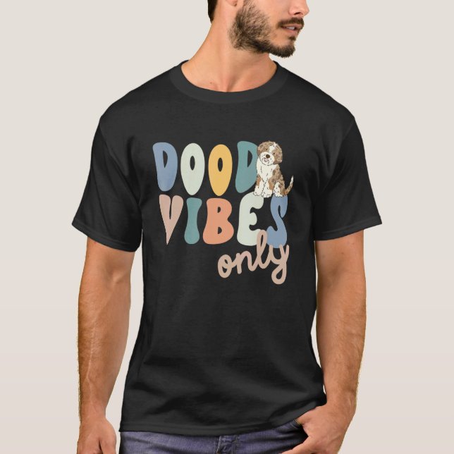 Camiseta Dood Vibes Only Red Merle Aussiedoodle Doodle Mama (Frente)