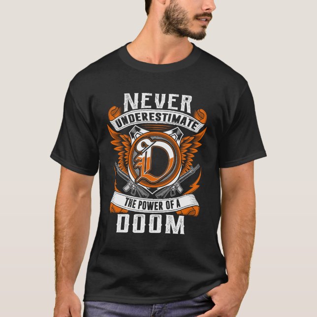 Camiseta DOOM - Nunca Subestime Personalizado (Frente)
