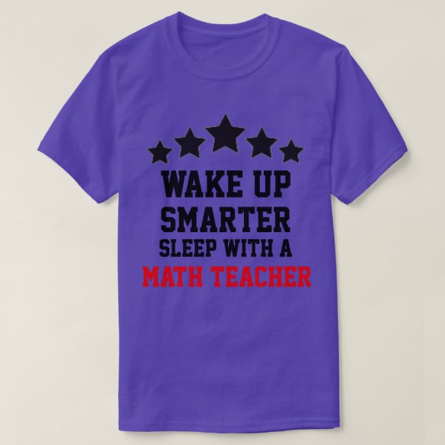 Camiseta Dorme Com Um Professor De Matemática (Frente do Design)