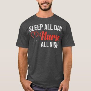Camiseta Dorme Enfermeiro O Dia Todo Enfermeiro Durante O T
