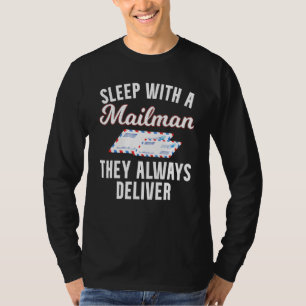 Camiseta Dormir com um Mailman, eles sempre entregam Liefer