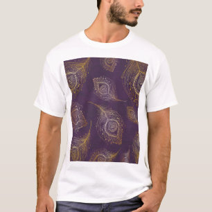 Camiseta Dourada pena de pavão, fundo violeta.