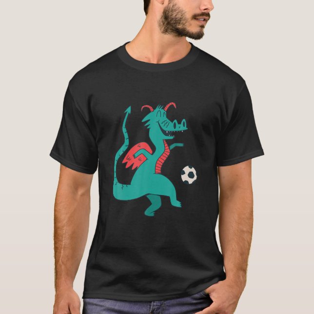 Camiseta Dragão Engraçado Jogando Futebol Merch Wo (Frente)