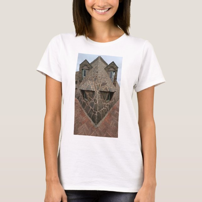 Camiseta Dragão Torre BellesGuard de Gaudi (Frente)