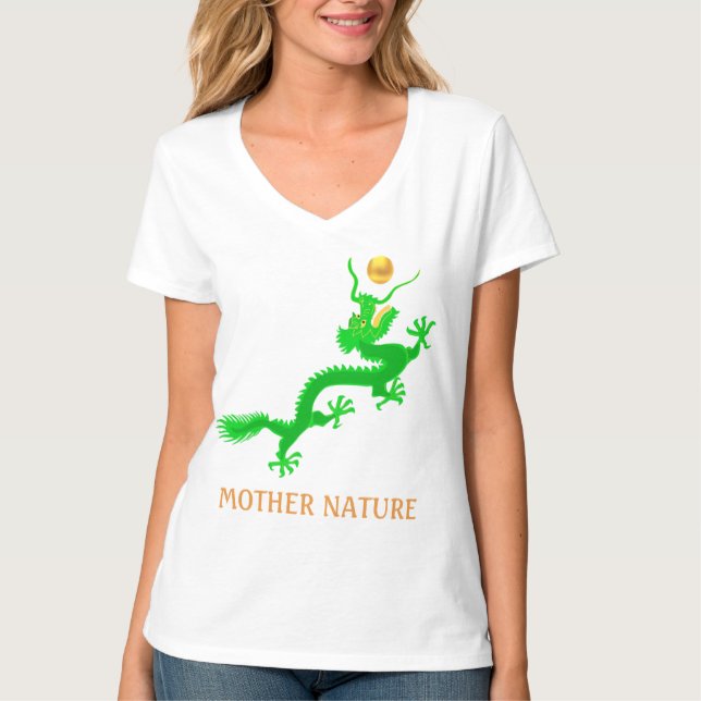 Camiseta Dragão verde voador com bola dourada e caligrafia (Frente)