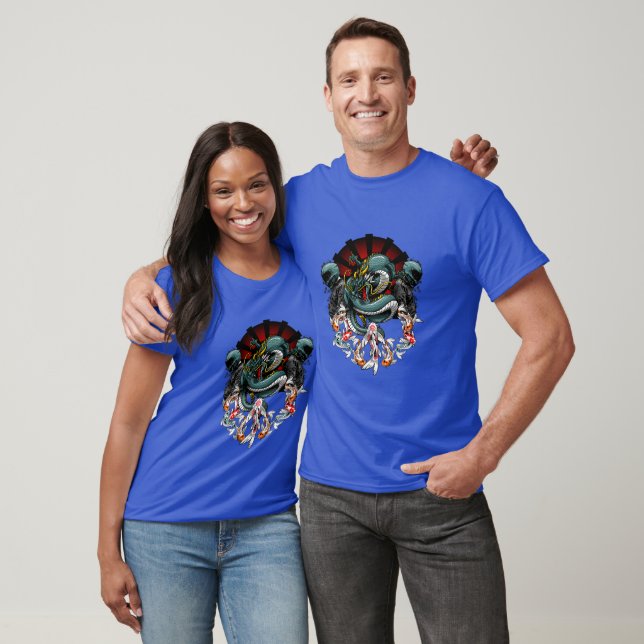 Camiseta Dragon and Koi Fish Tattoo Design - Japanese Style (Unissex)