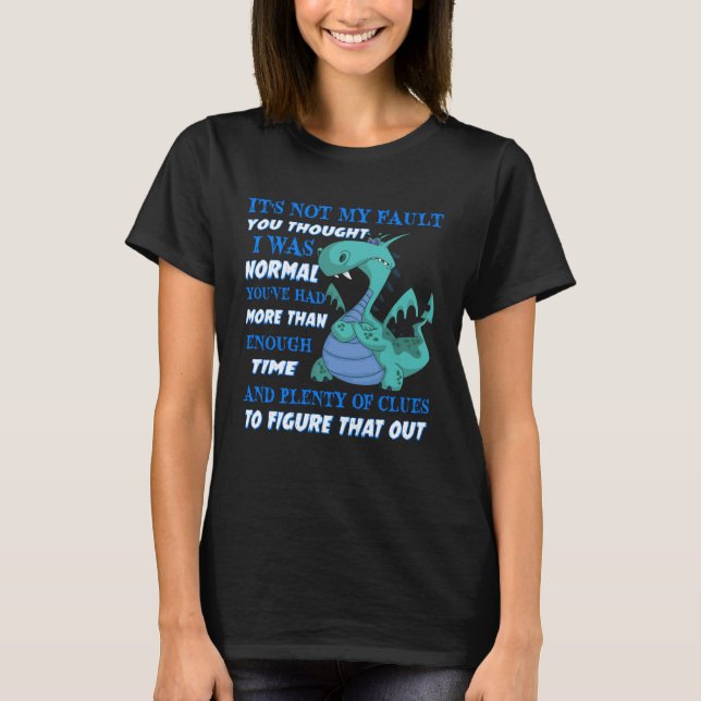 Camiseta Dragon It s Not My Fault You Thought I Was Normal  (Frente)