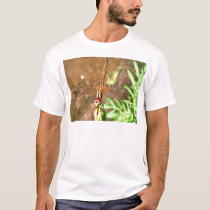 Camiseta Dragonfly Artística Descendo Na Cabeça Da Flor