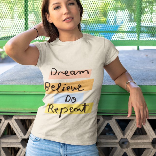 Camiseta Dream & Acredite em T-Shirts para Mulheres (Criador carregado)
