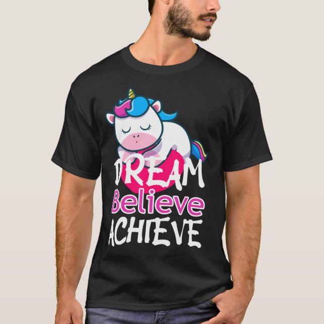 Camiseta Dream Believe Achieve Rainbow Myth Fairytale Unico (Frente)