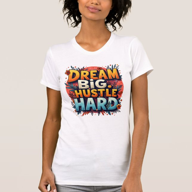 Camiseta Dream Big Hustle Duro (Frente)