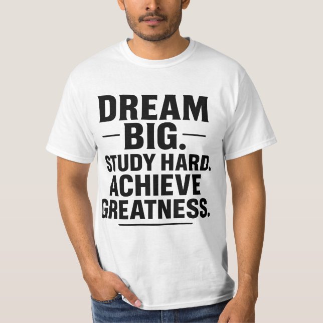 Camiseta Dream Big, Study Hard, Achieve Greatness" Motivati (Frente)