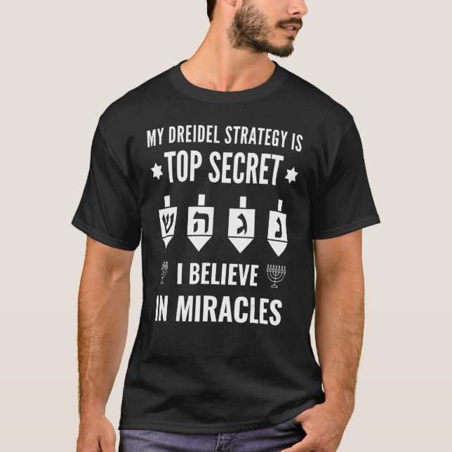 Camiseta Dreidel Champion Estratégia Secreta Hanukkah Acred (Frente)