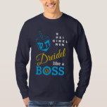 Camiseta Dreidel Divertido Como Um Chefe Hanukkah<br><div class="desc">Diversão, na moda DREIDEL COMO Uma Camisa-T de Mancha Chanucá Longa, projetada com sonho azul e tipografia azul, amarela e branca. No canto superior direito, você pode ler os nomes dos quatro lados do sonho em um formato de quebra-cabeça (HEI pode ser alterado para HEY ou HAY, se necessário). Dentro...</div>