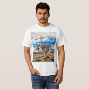 Camiseta Driftwood trabalho de arte em Hokitika Beach, Nova