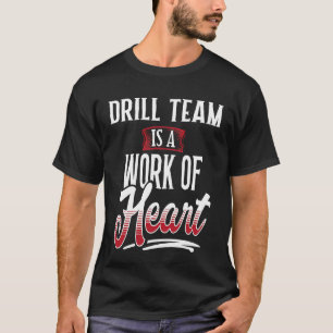 Camiseta DRILL TEAM é uma obra de atenção para as mulheres