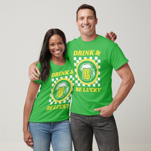 Camiseta Drink & Be Lucky (Unissex)
