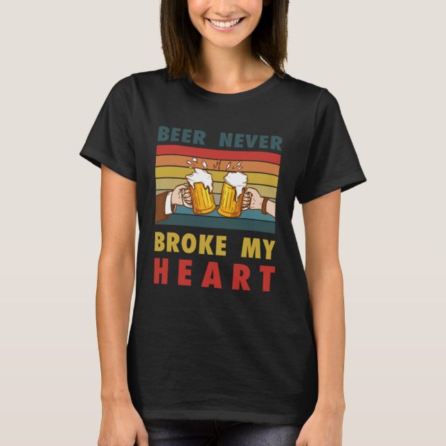 Camiseta drinking  Beer never broke my heart (Frente)