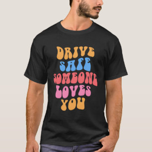 Camiseta Drive Safe Alguém Te Ama Uma Quu Estética Positiva