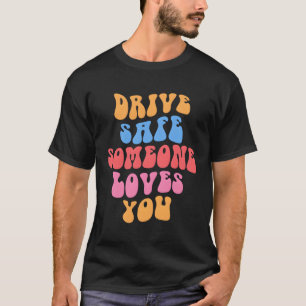Camiseta Drive Safe Alguém Te Ama Uma Quu Estética Positiva
