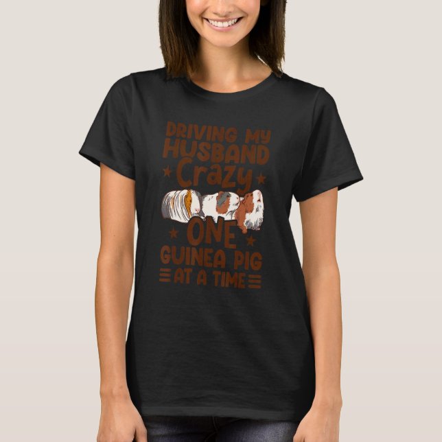 Camiseta Driving My Husband Crazy One Guinea Pig At A Time  (Frente)