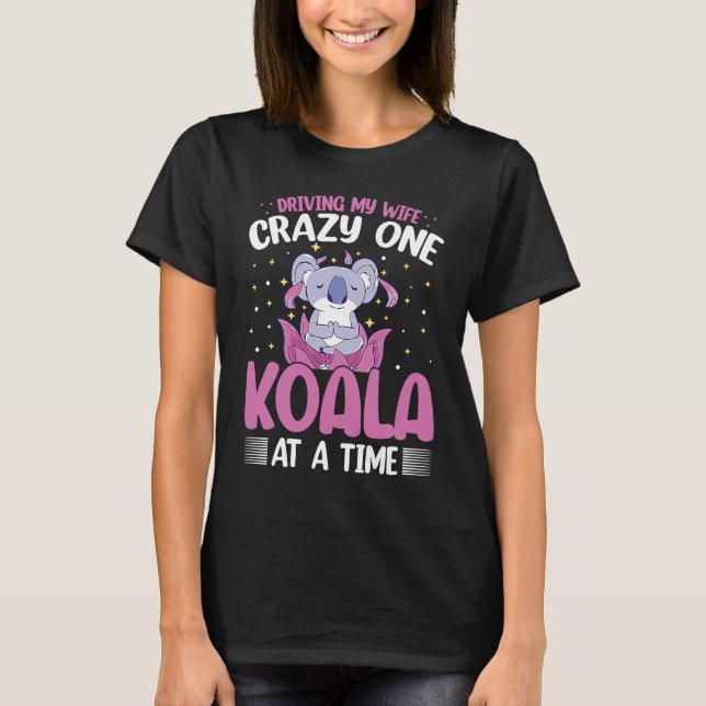 Camiseta Driving My Wife Crazy One Koala At A Time (Frente)