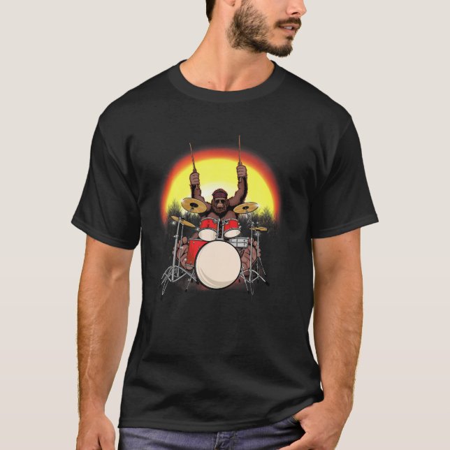 Camiseta Drummer Art Bigfoot Brincando Tambores Rockin (Frente)
