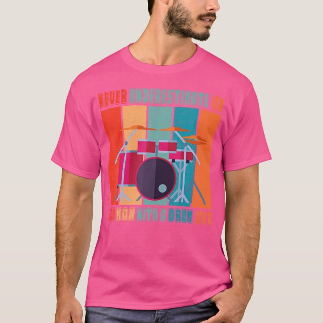 Camiseta Drummer - Nunca Subestime Um Velho Com Um Dr. (Frente)