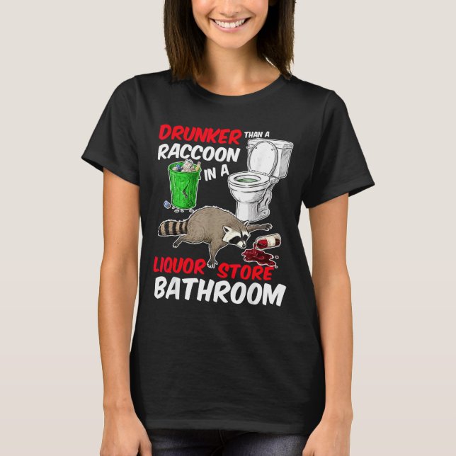 Camiseta Drunk Raccoon In A Liquor Store Bathroom Funny Rac (Frente)