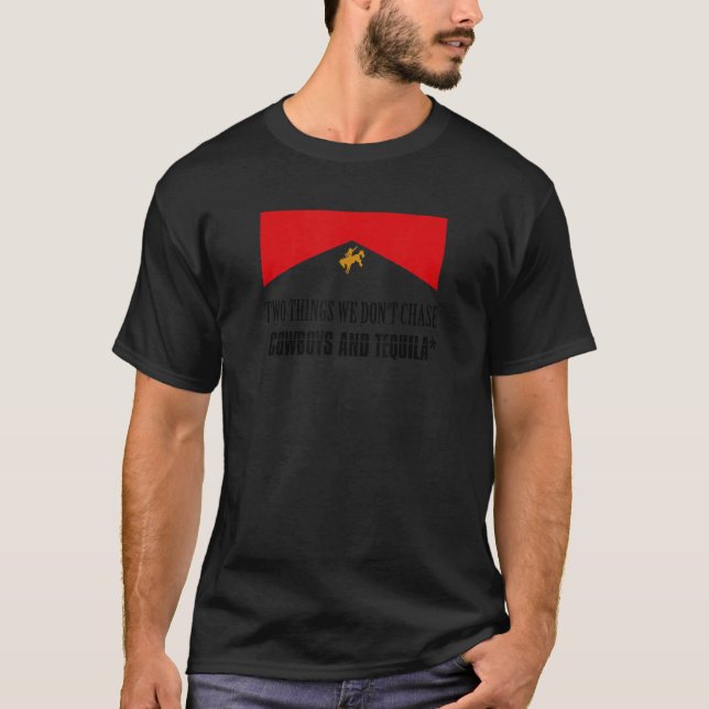 Camiseta Duas coisas que não perseguimos vaqueiros e tequil (Frente)